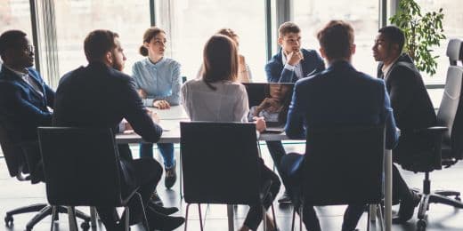 trabajadores de oficina que trabajan juntos como parte de la gestión de la oficina