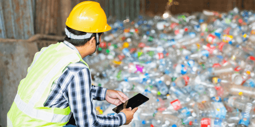 A manager following retail sustainability best practices using a software solution
