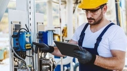 el gerente de la instalación que realiza el mantenimiento planificado