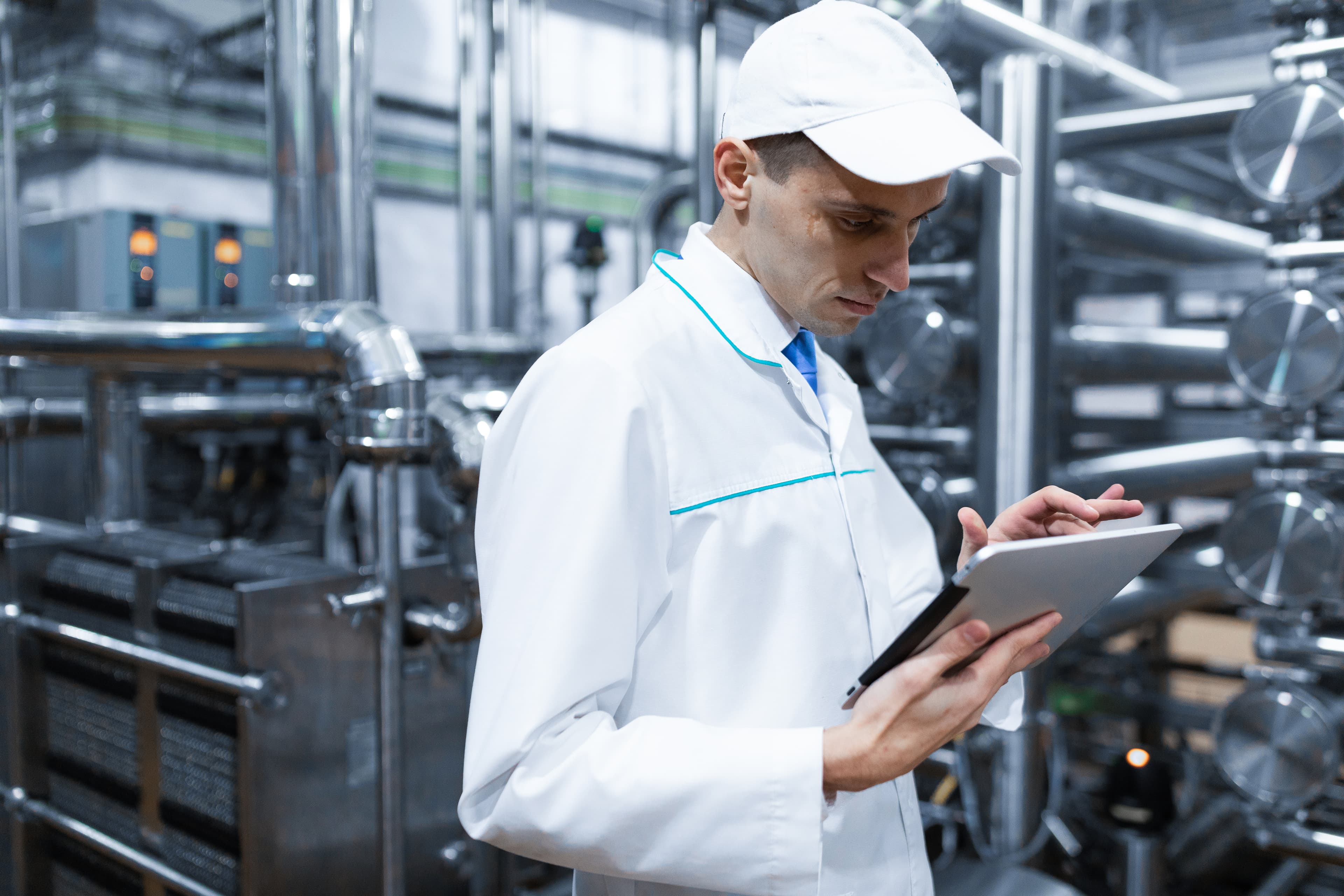 An auditor using Mitti (by SafetyCulture)—a GoAudits alternative that unifies inspections, incidents, actions, and training so your teams work smarter