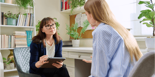 A woman talking to a therapist about her mental health.