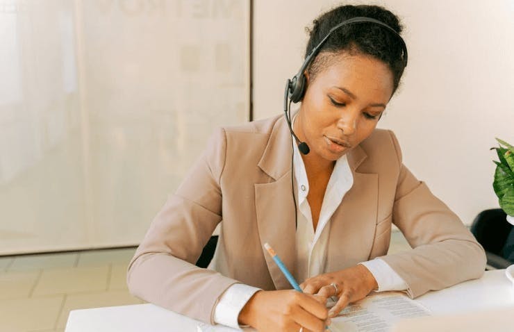 Universal Class Course to Empower Customer Service Agents - Call Center Customer Service