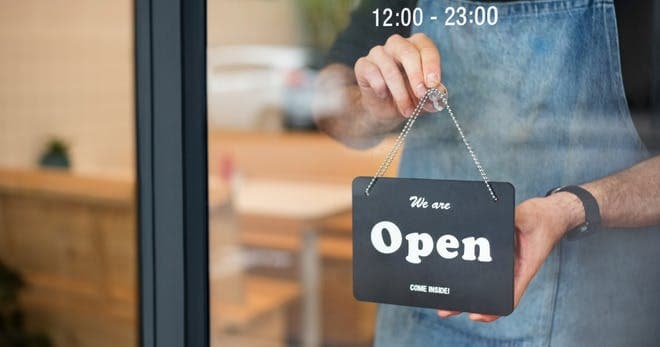 Opening and closing the restaurant as a restaurant staff training topic idea
