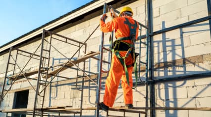 construction worker wearing ppe for safety