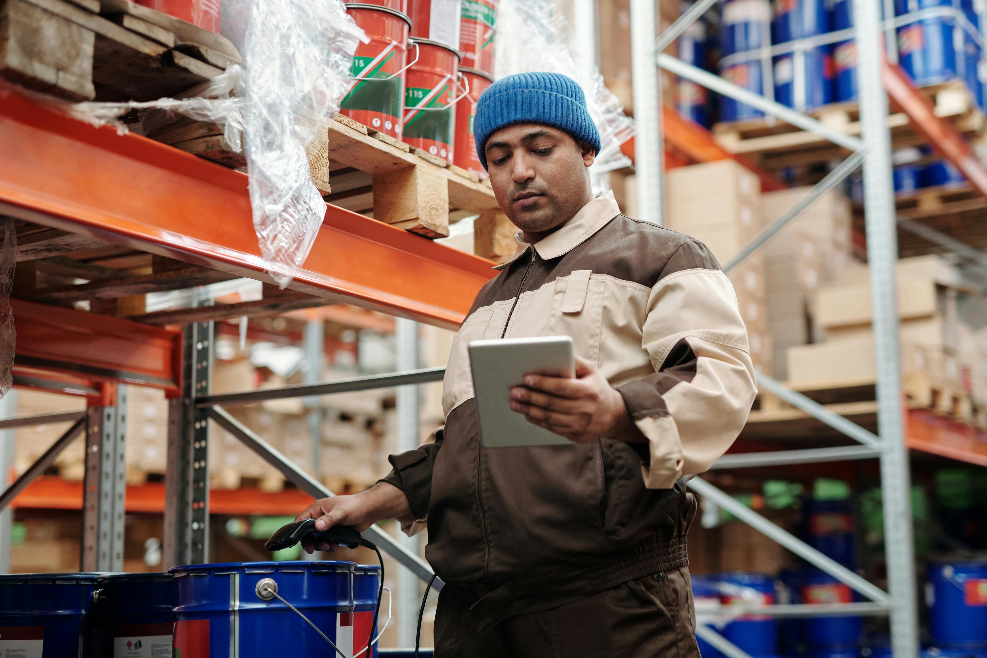 A man uses Mitti (by SafetyCulture), a strong yet free GoCanvas Alternative to streamline tasks, improve training, and track assets in one connected platform.